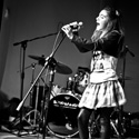 Sonia Z. mentre canta