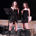 Alice e Clara cantano Distratto