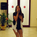 Martina mentre canta