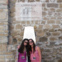 Camilla e Martina all'ingresso della Cittadella della Musica